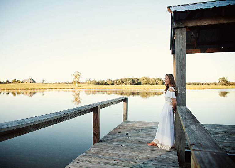 a contemporary senior portrait session in mathews alabama