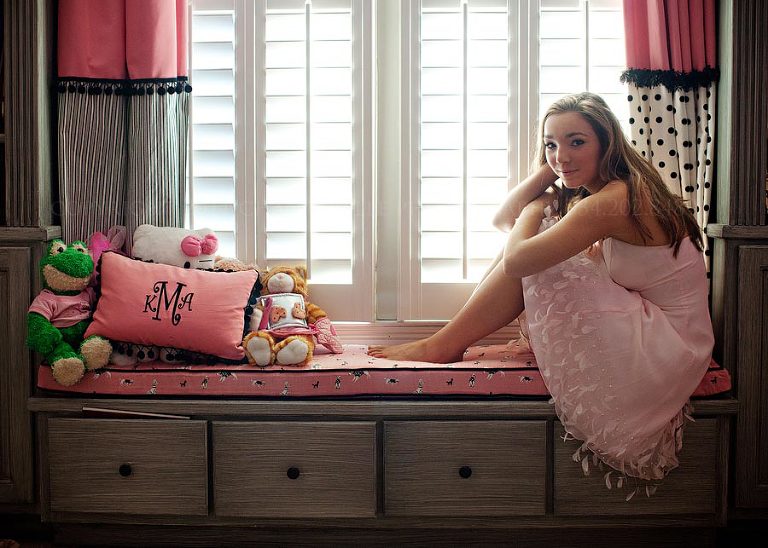 a fun senior portrait session outside montgomery alabama