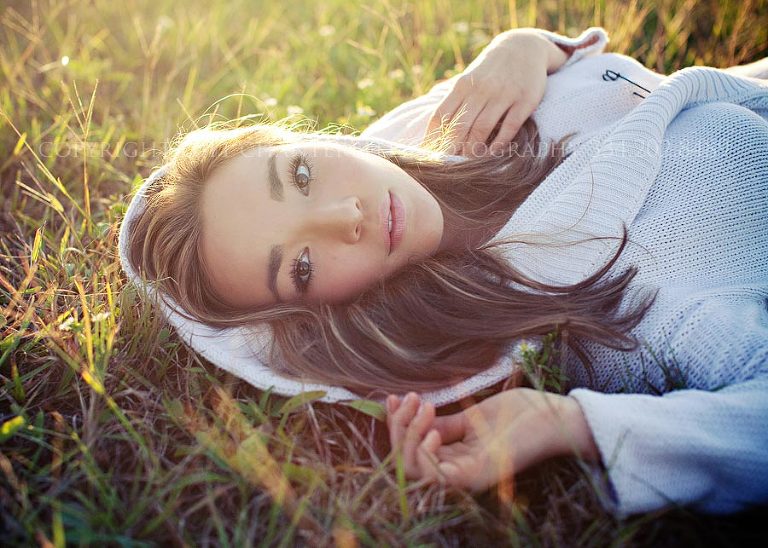 a country senior portrait session outside montgomery alabama