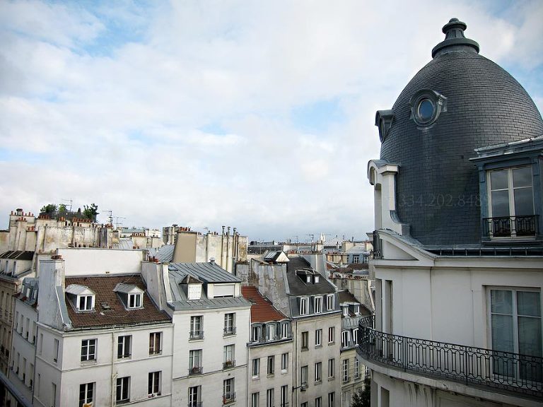 an american wedding photographer living in an apartment in paris