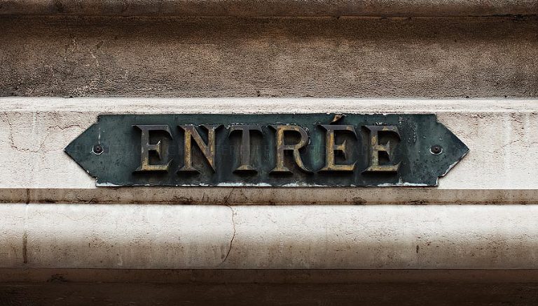 an american wedding photographer travels to live in a paris apartment