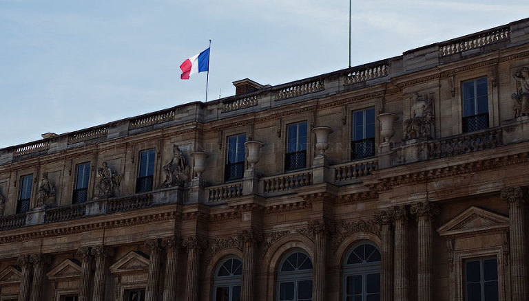 an american wedding photographer travels to live in a paris apartment