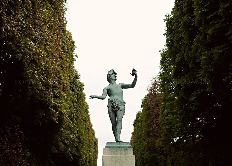 an american wedding photographer travels to live in a paris apartment