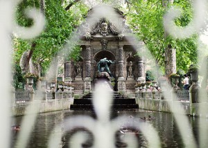 an american wedding photographer travels to live in a paris apartment