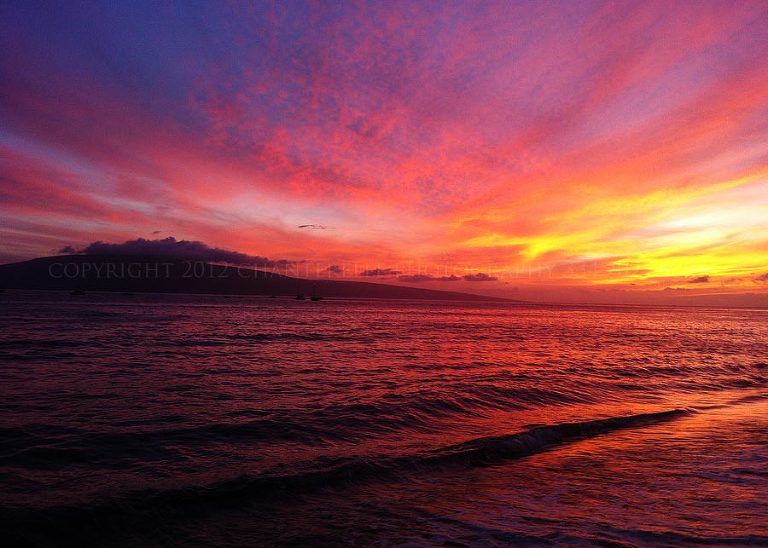 lahaina sunset in maui shot by wedding photographer julie lowry
