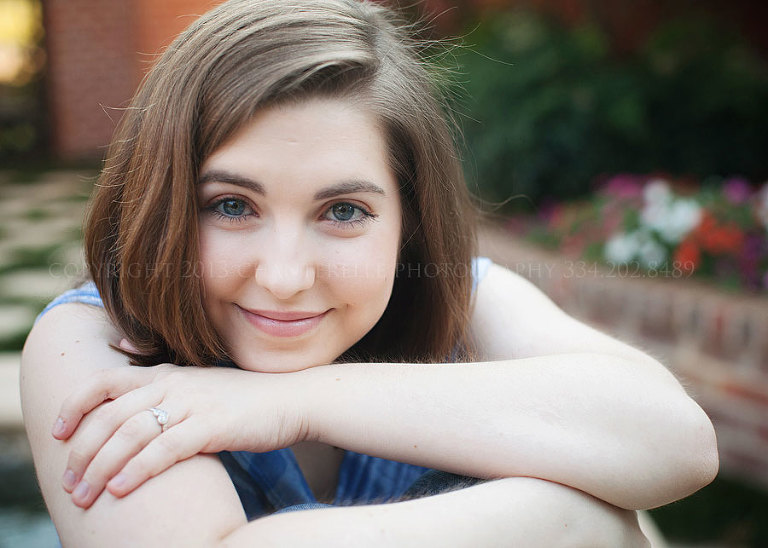 senior portrait at wynlakes in montgomery