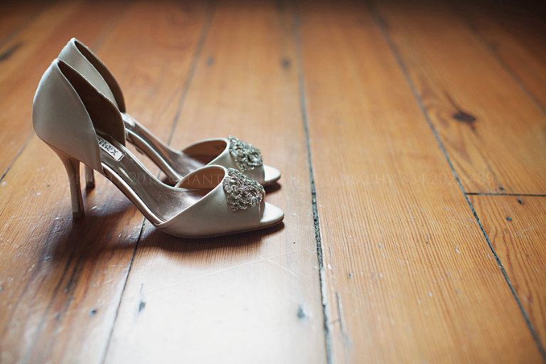 bride's badgley mischka shoes at the oaks plantation