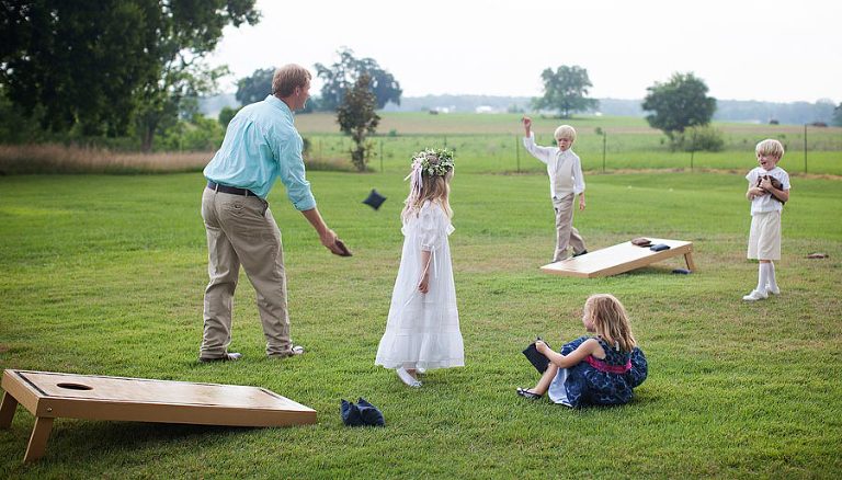 kids playing at an oaks plantation wedding reception