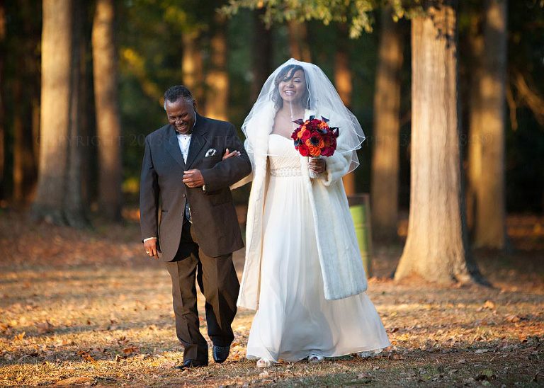 father walking the bride down the aisle at an alabama wedding