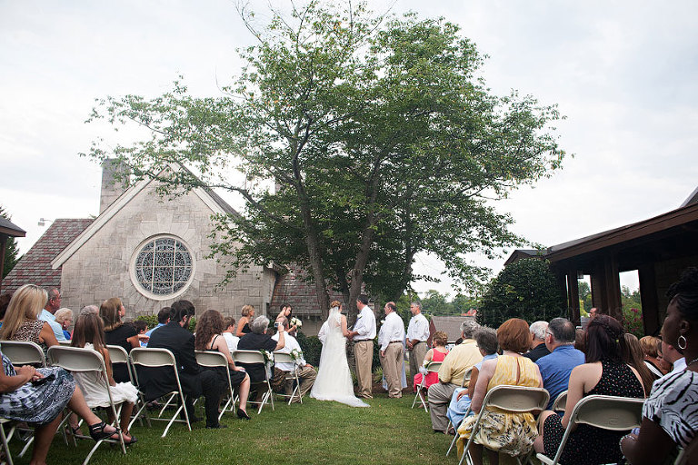 courtyard wedding at st peters episcopal church