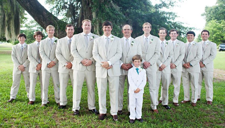 groomsmen in light colored suits at oaks plantation