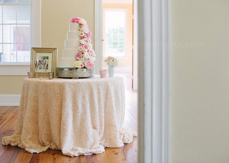 wedding cake table at oaks plantation