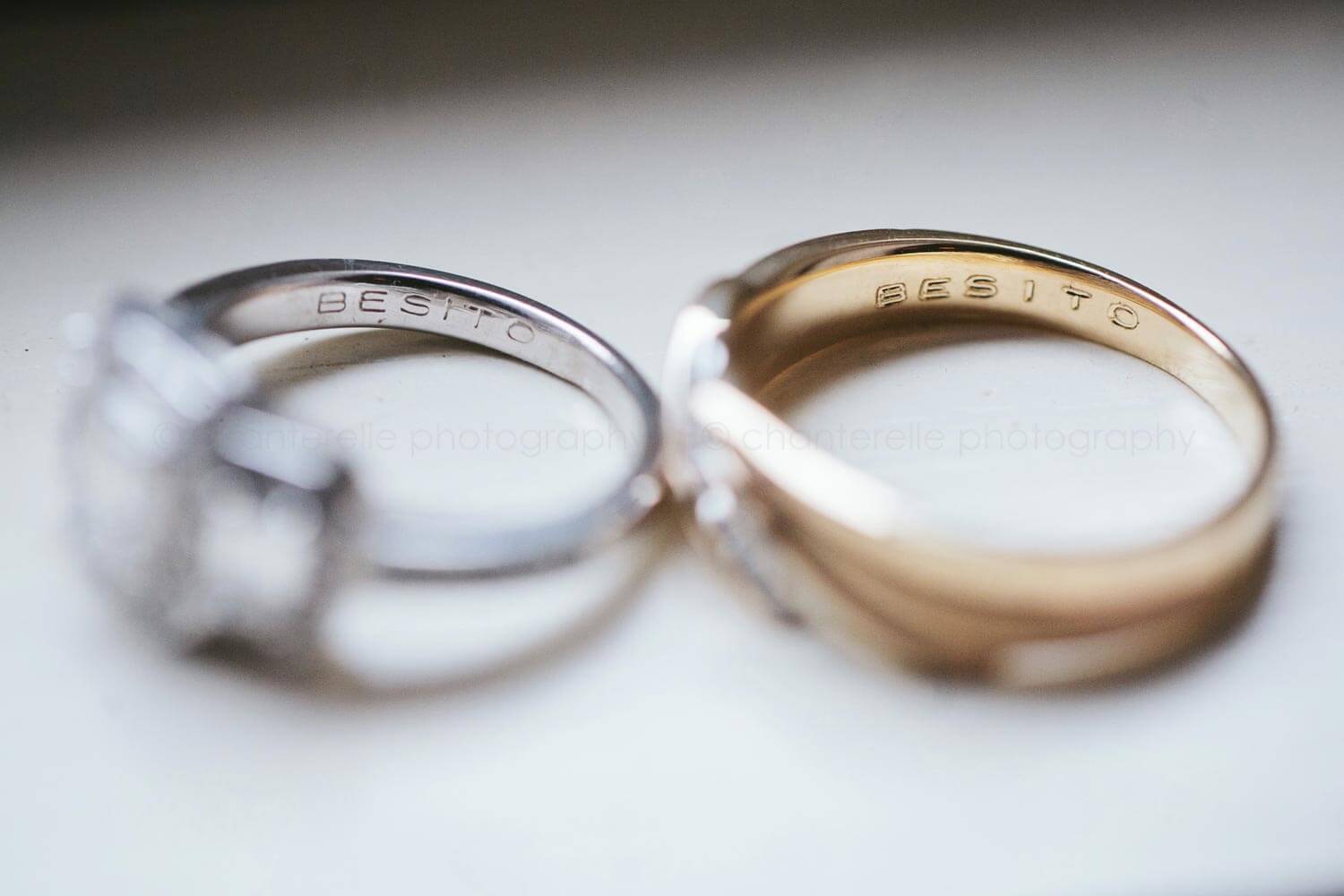 wedding rings engraved with besito kiss