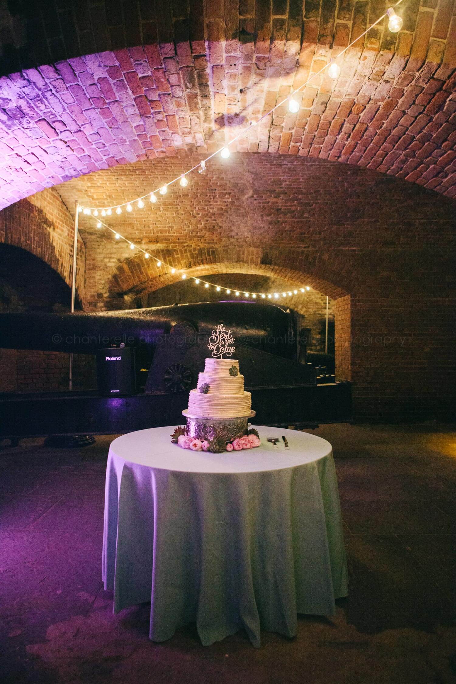 wedding cake in front of cannon at fort zachary taylor reception