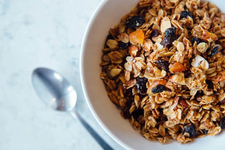 granola with dried fruit