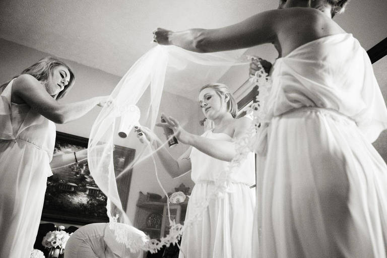 bridesmaids steaming veil at prattville wedding