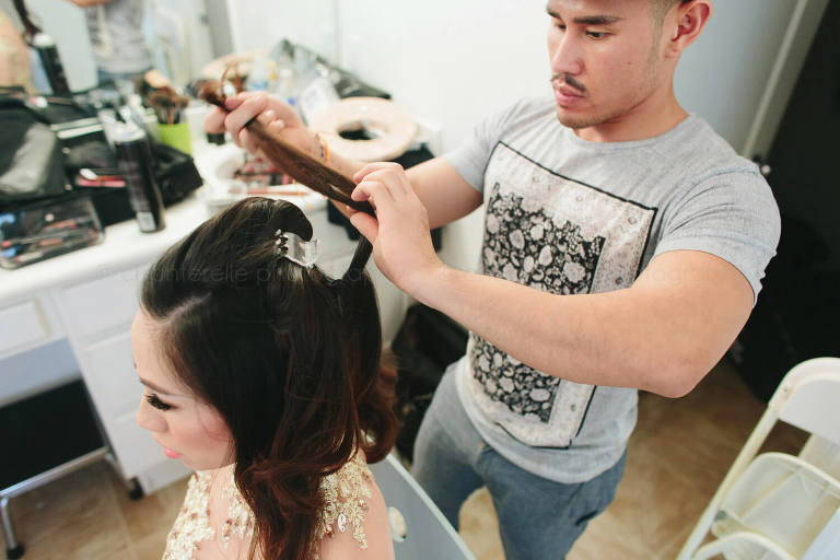 vietnamese bride getting hair done