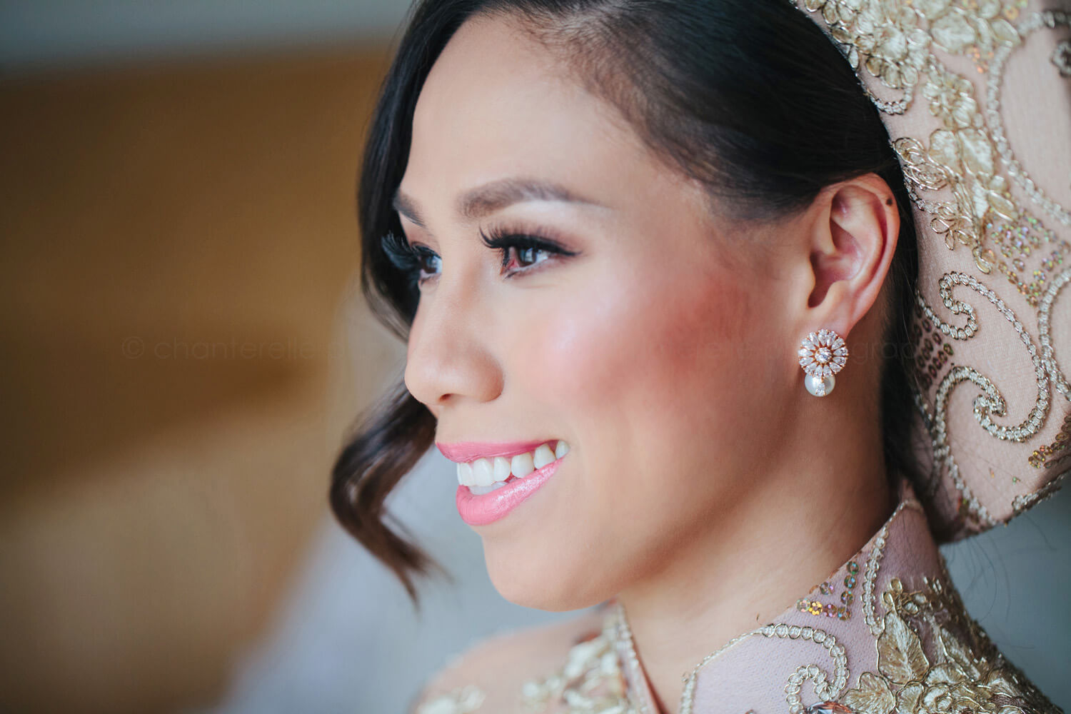 vietnamese bride smiling before ceremony
