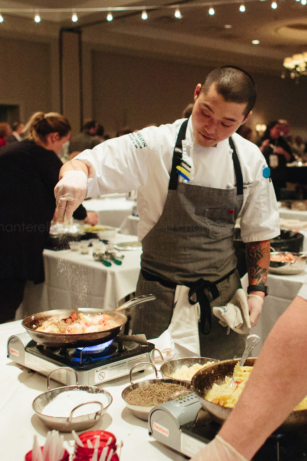 chef salting food at savannah conference