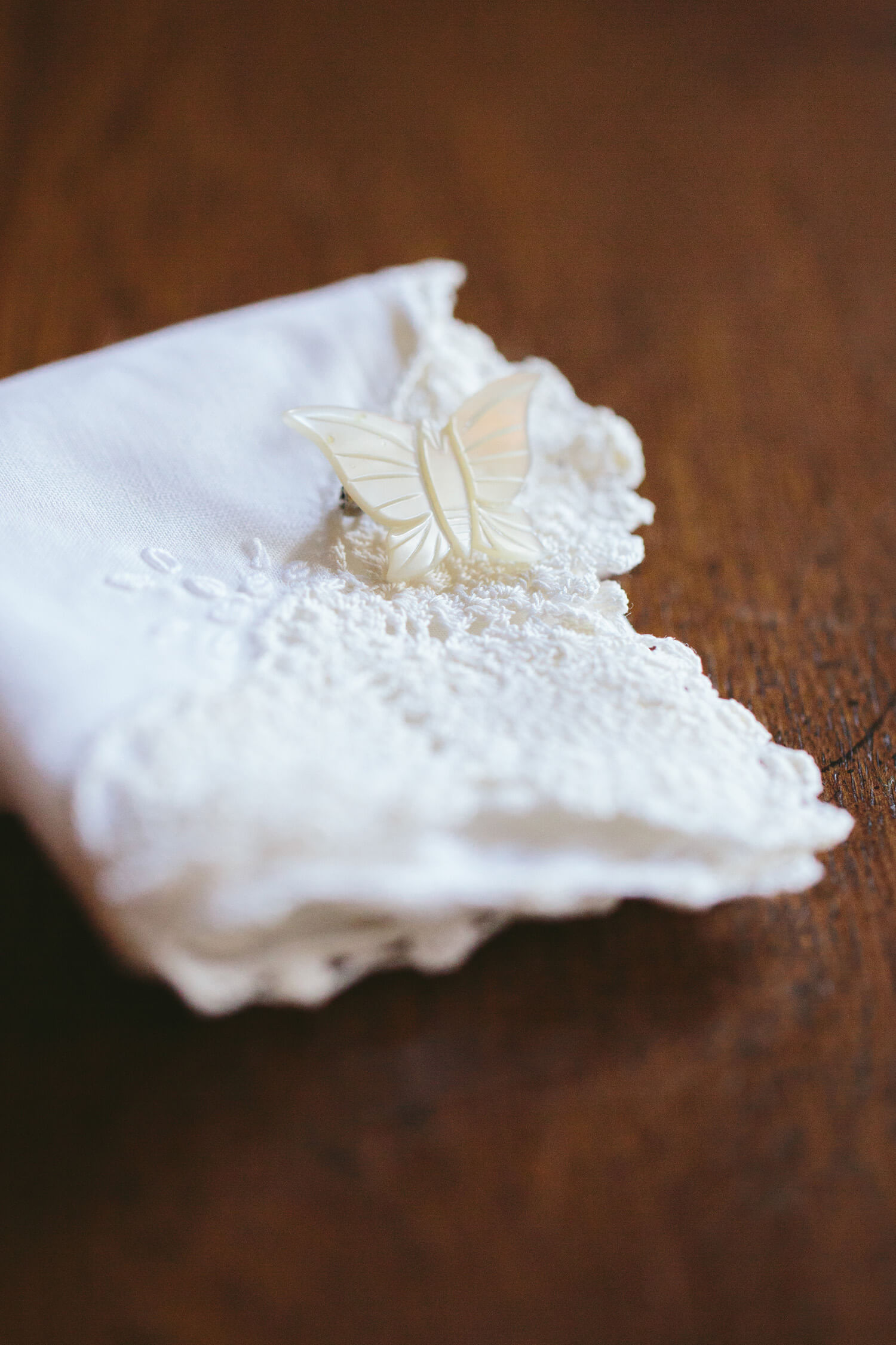 brides handkerchief at coosada wedding