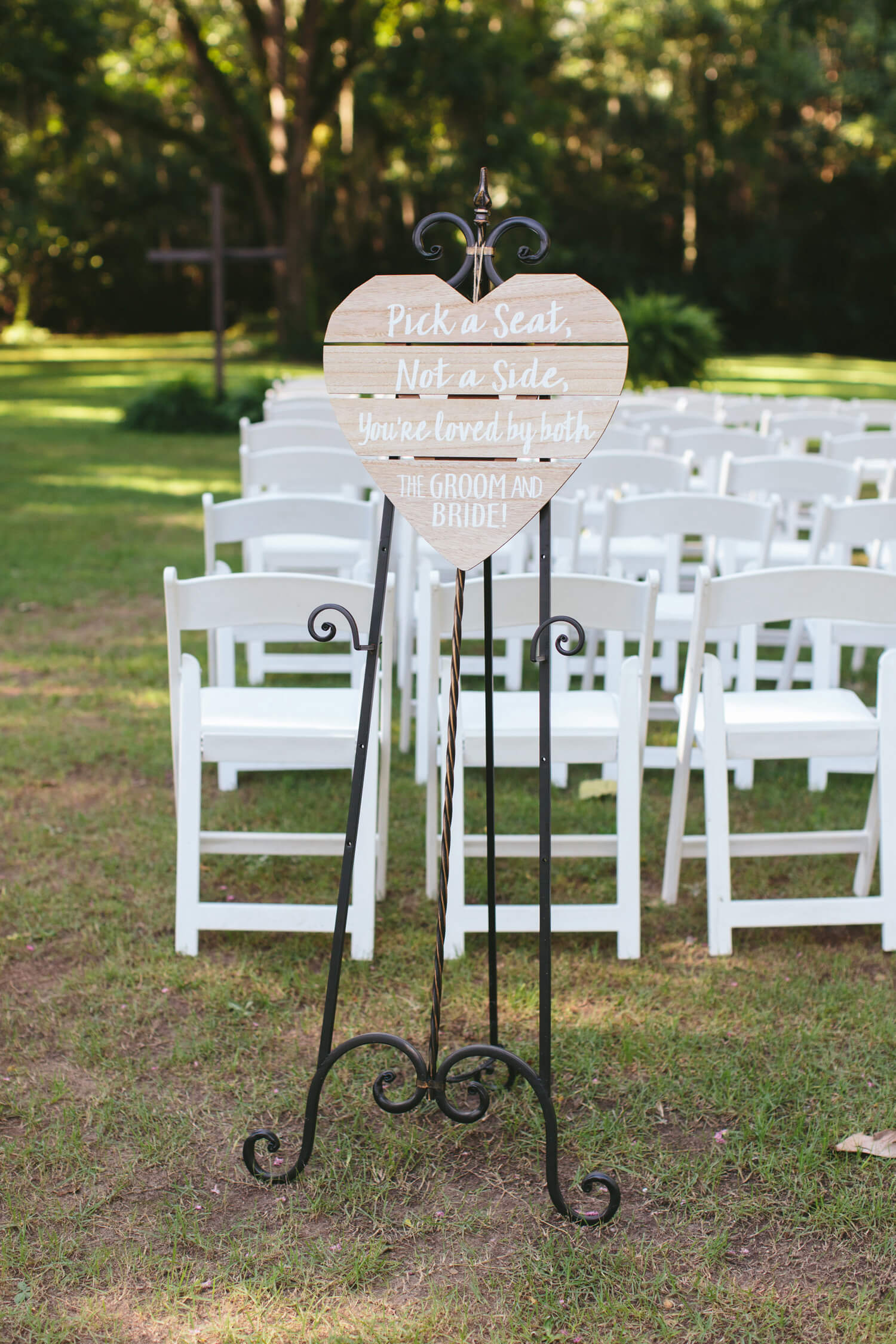 aisle sign at the elms of coosada wedding
