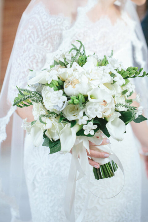 bride's green and white bouquet for atlanta wedding