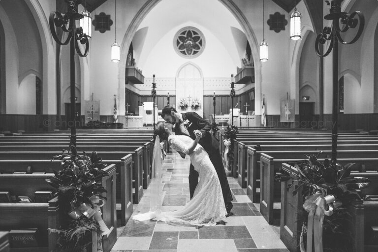 groom dipping bride in atlanta church