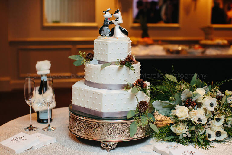 winter wedding cake table