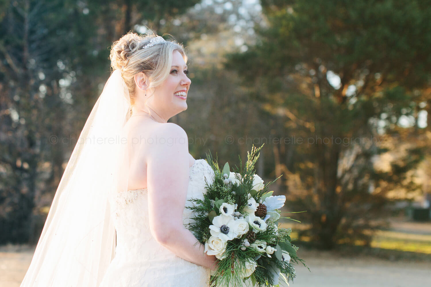 bride with winter bouquet